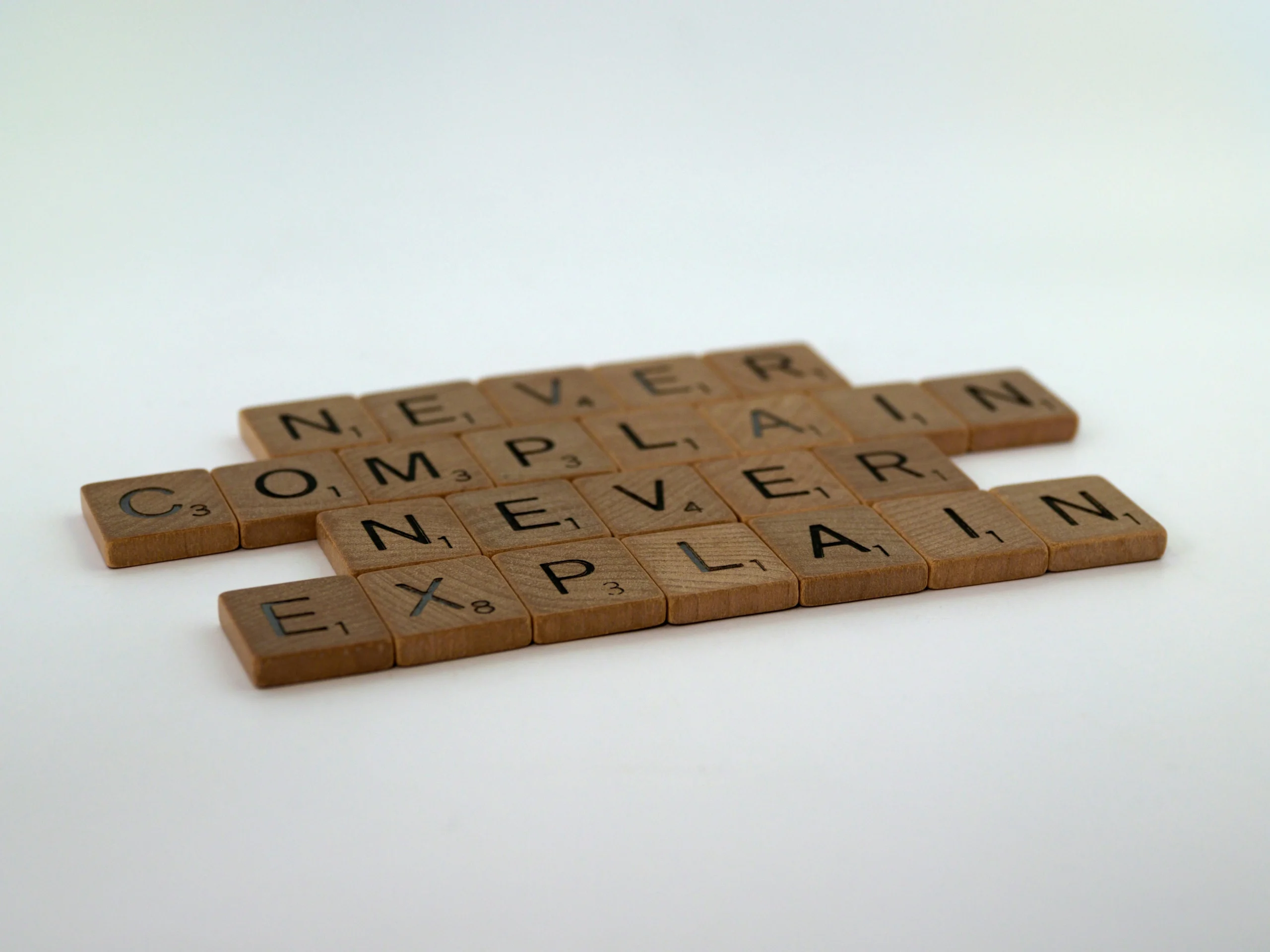 الشخص كثير الشكوى